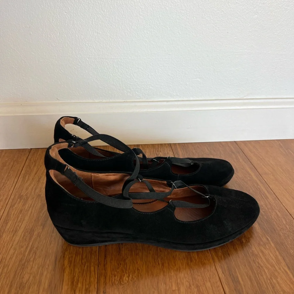 L’Amour Des Pieds Benham Black Suede Wedge Shoe 8.5